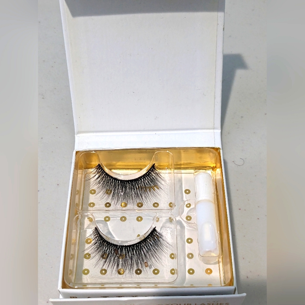 FREE SHIPPING!!! Battington Beauty Eyelashes with Glue